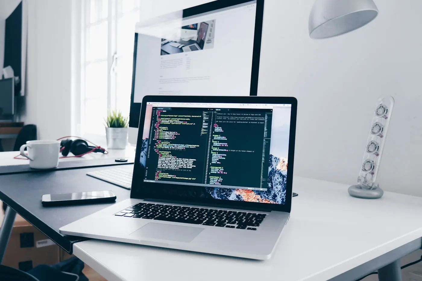 Lập trình phần mềm trên laptop